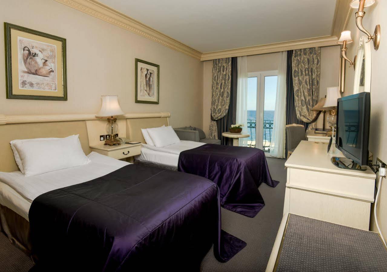 Rocks Hotel & Casino Kyrenia  Extérieur photo